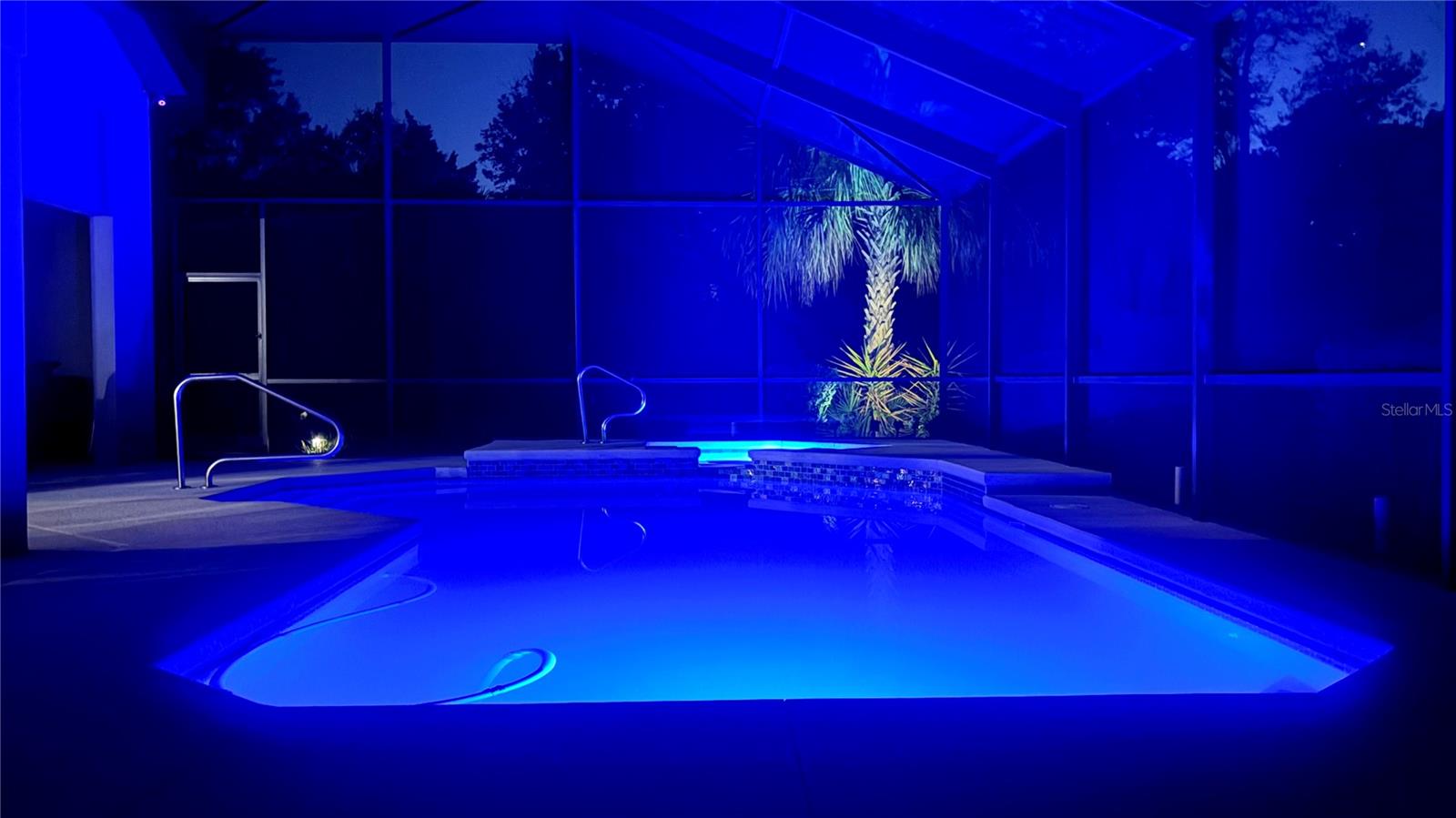 CRYSTAL MANOR UNIT 02 - Residential