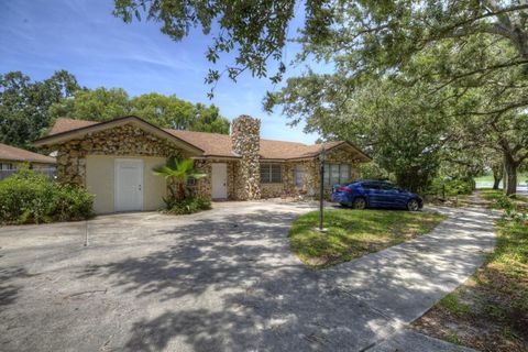 A home in LAKELAND