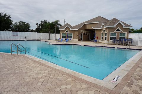 A home in ELLENTON