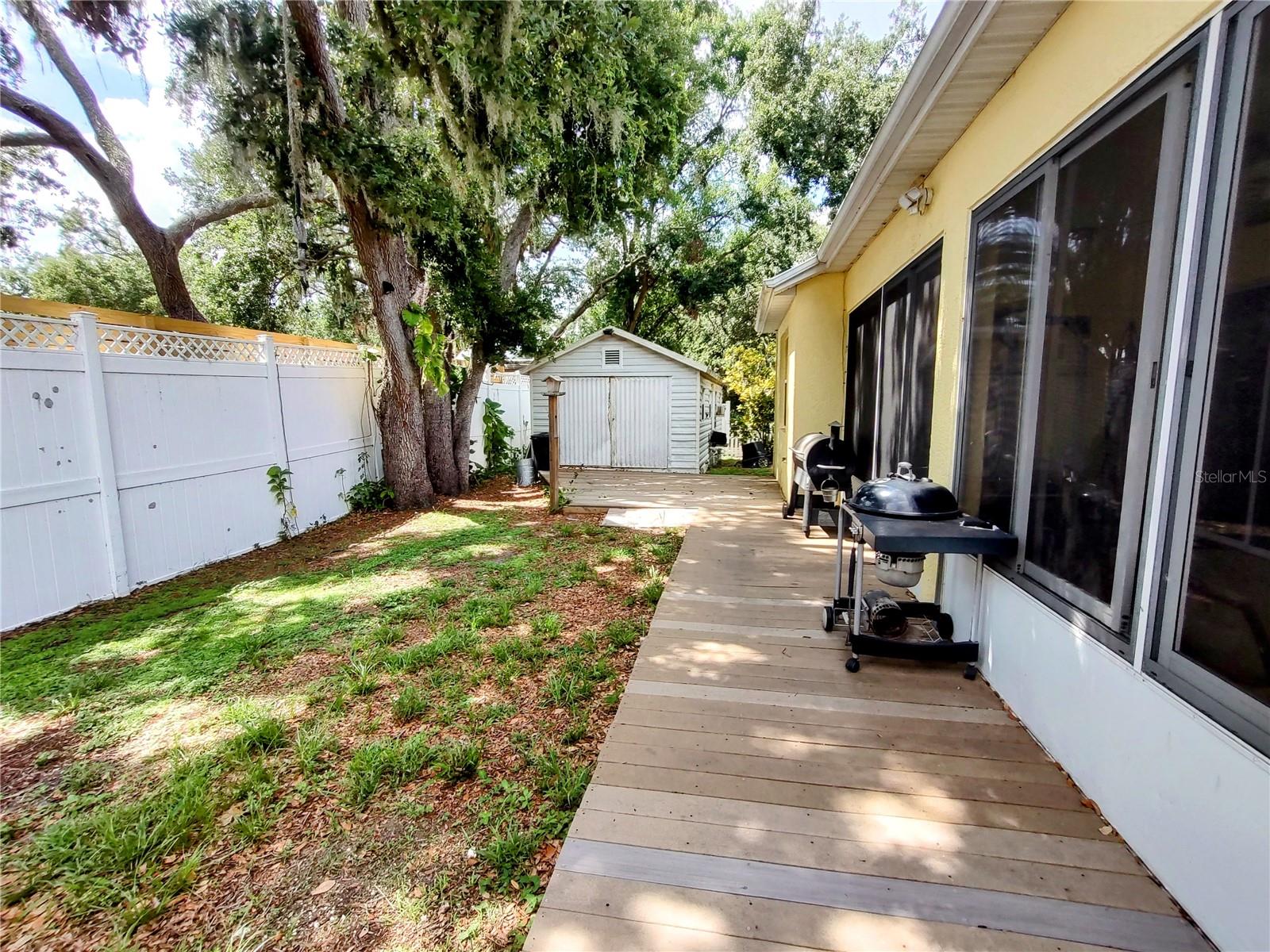 TROPICAL SHORES - Residential