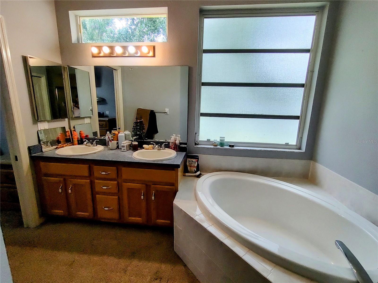 TROPICAL SHORES - Residential