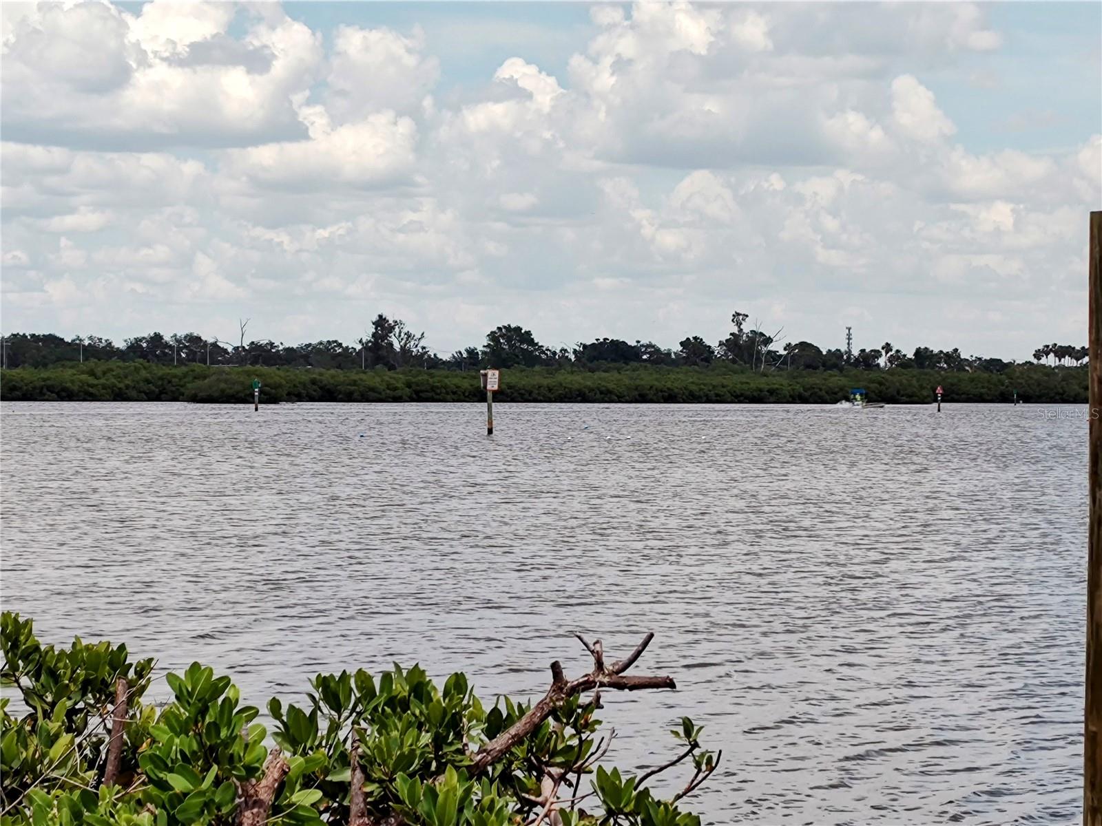 TROPICAL SHORES - Residential