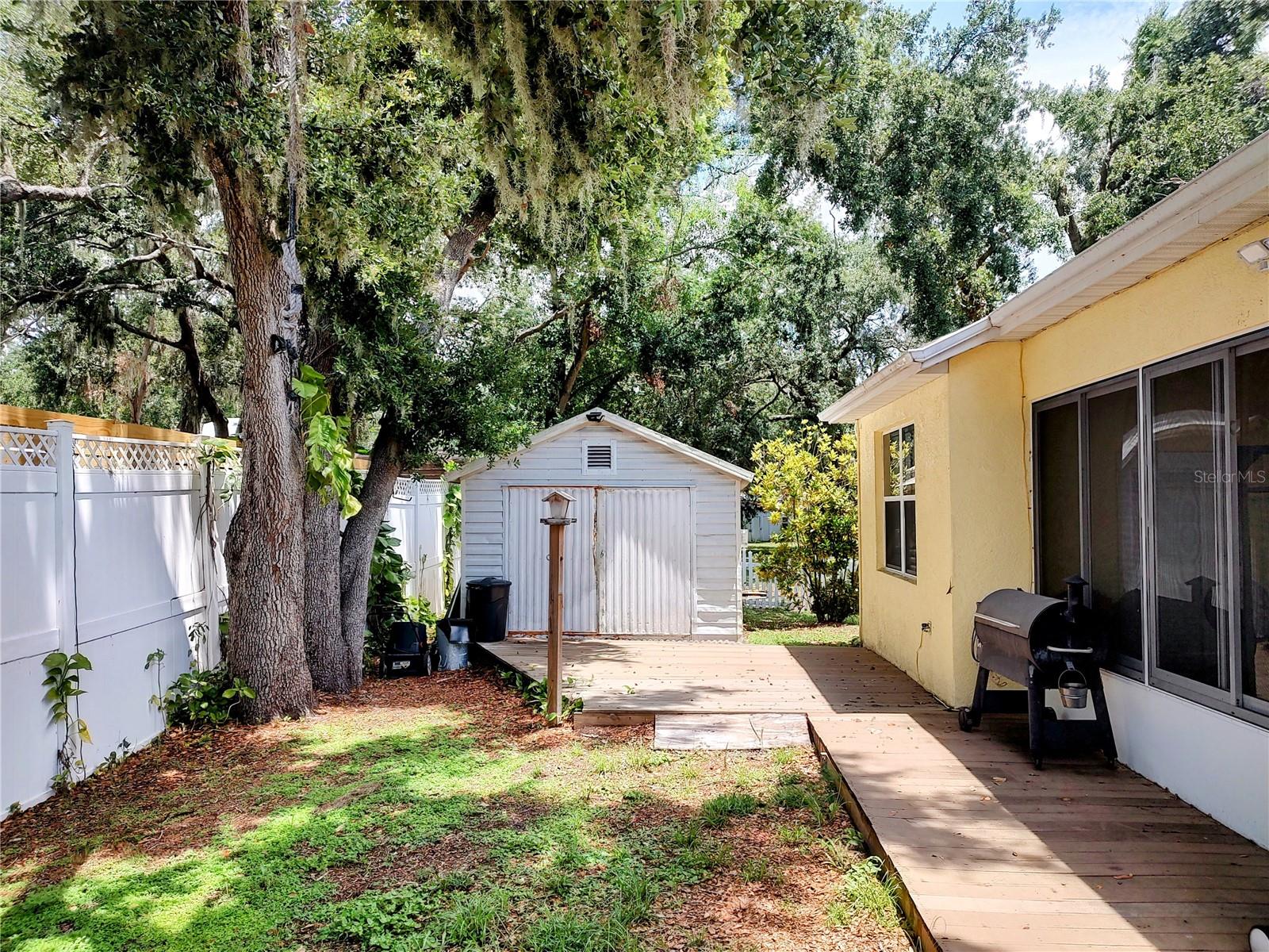 TROPICAL SHORES - Residential