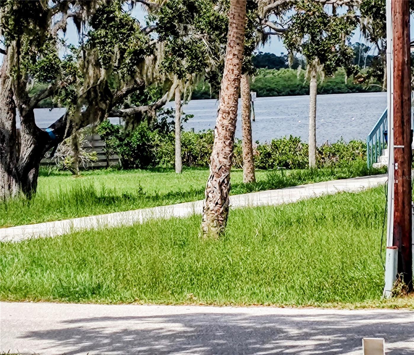 TROPICAL SHORES - Residential