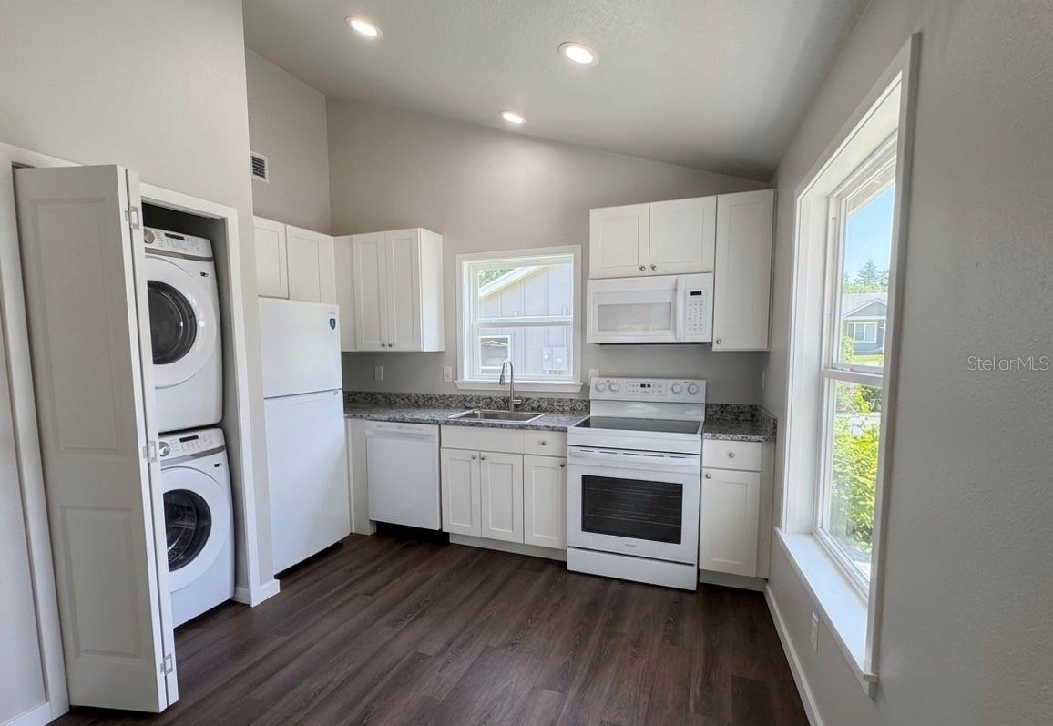 EDGE'S SECOND ADDITION TO TOWN OF GROVELAND - Residential
