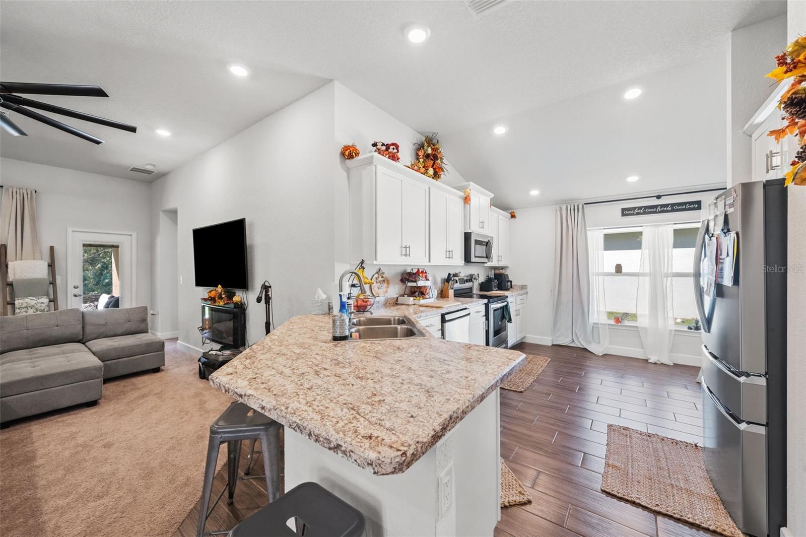 WYLD PALMS VILLAGE CONDOMINIUM - Residential