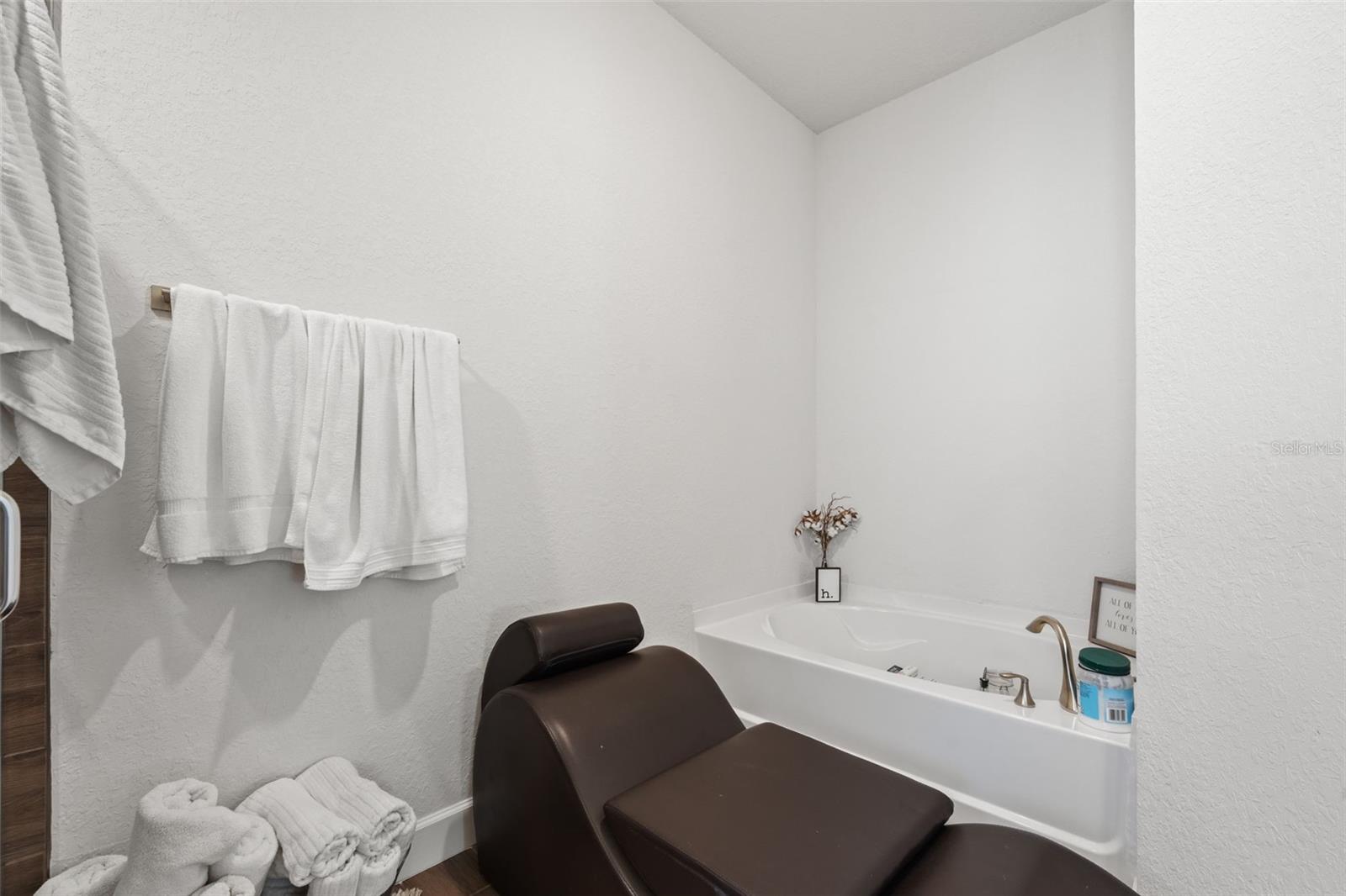 WYLD PALMS VILLAGE CONDOMINIUM - Residential