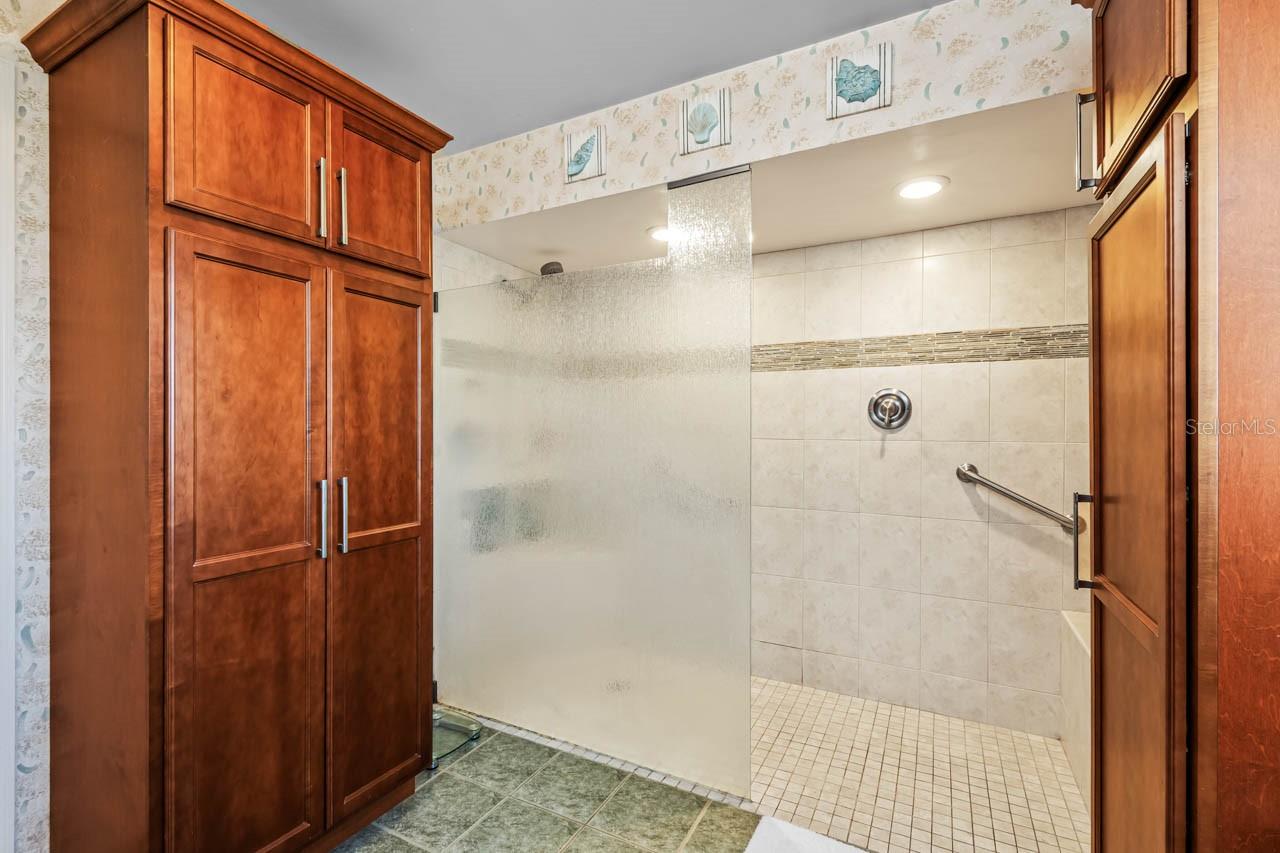 CALOOSA COUNTRY CLUB ESTATES U - Residential