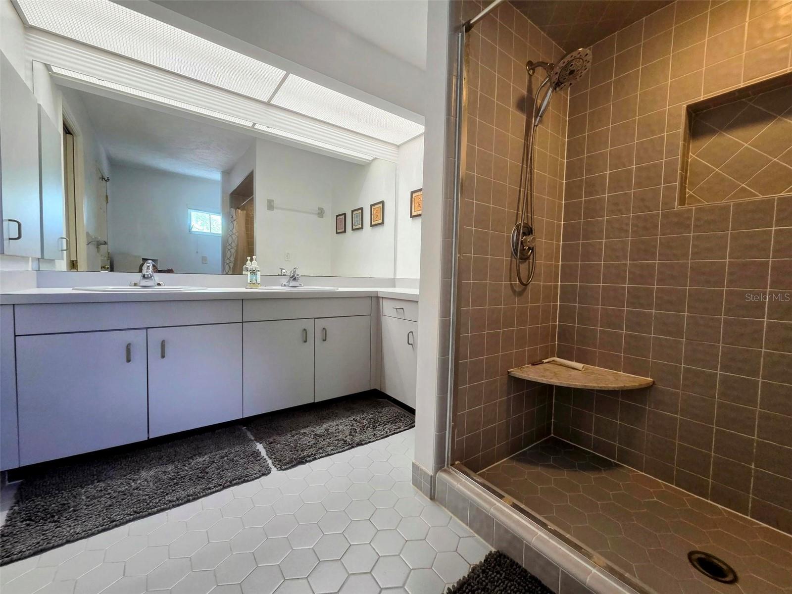 HARBOUR OAKS SUB - Residential Lease