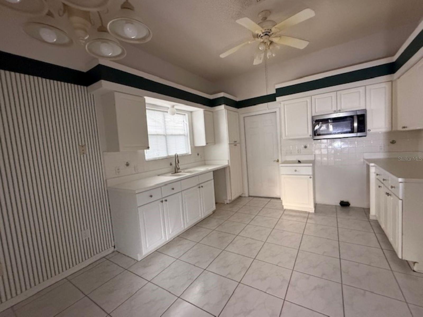 1109 MONTEREY LANE