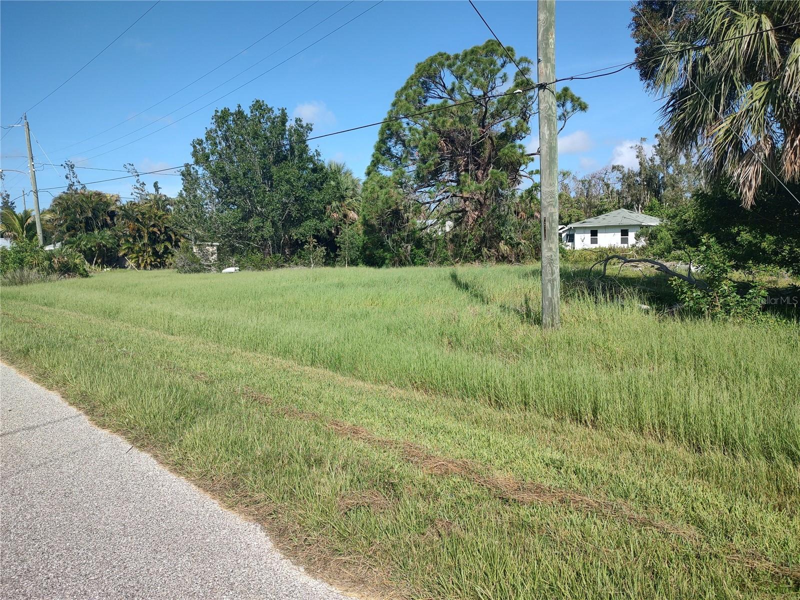 Builders !!! Developers / Investors, great opportunity to own a double lot. Build one house, or build two. Enjoy the tranquility of historic El Jobean, perfectly located by the river, halfway between busy Port Charlotte to the east nwith everything you could ask for in food, shopping, entertainment, and the best beaches in America on the gulf coast of Siesta Key to the west.