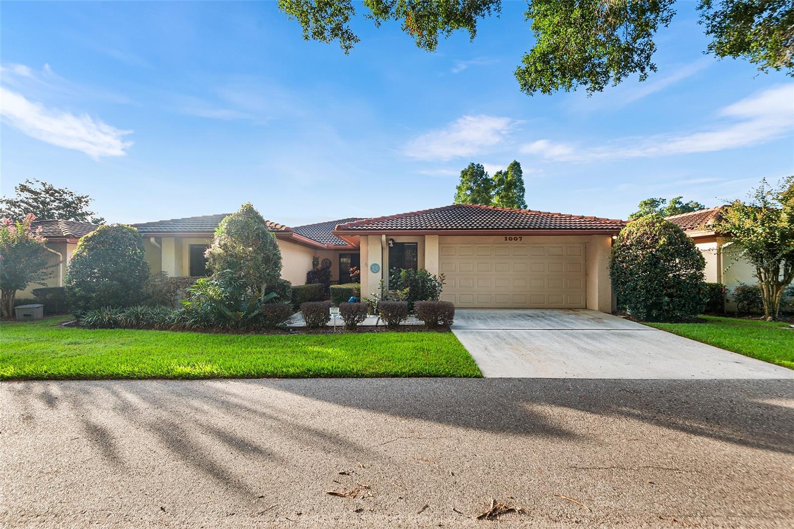 1007 ROLLING WOODS LANE