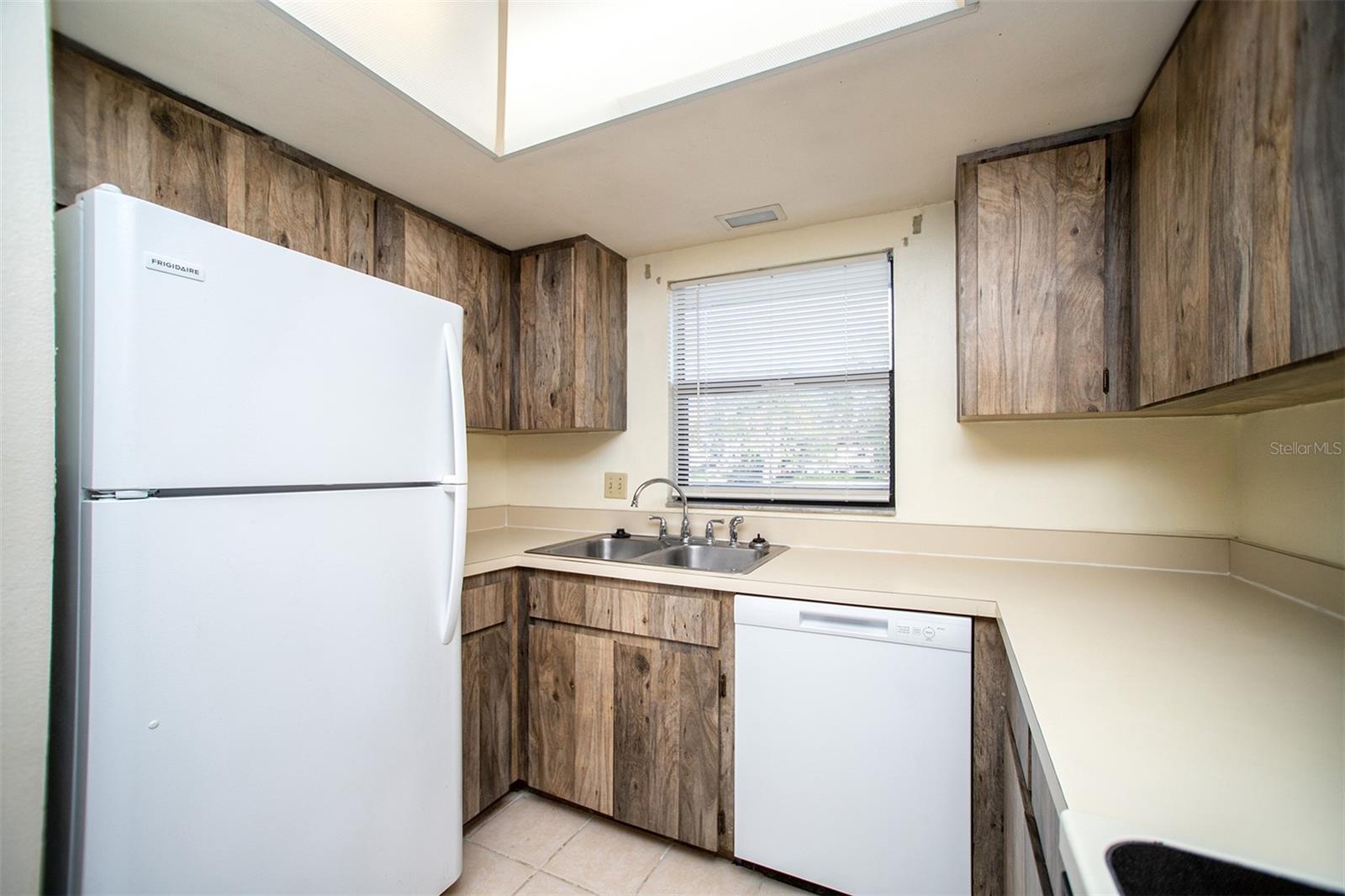 101 LAKE AVENUE NE 211