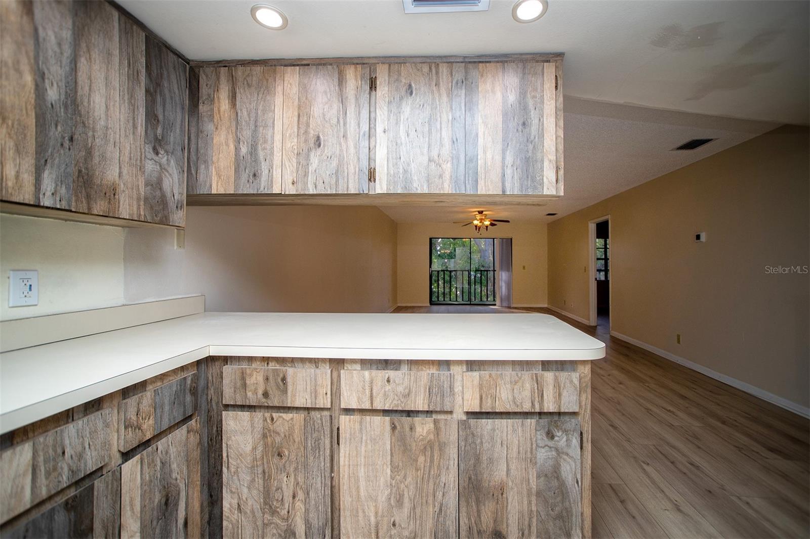 101 LAKE AVENUE NE 211