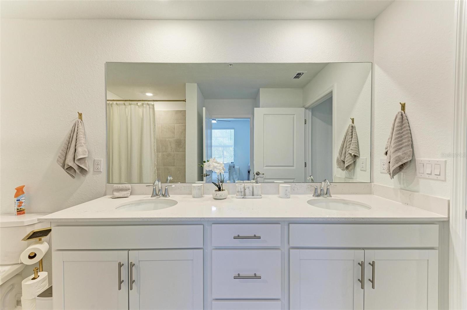 TERRACE 11/WELLEN PK PH II - Residential Lease