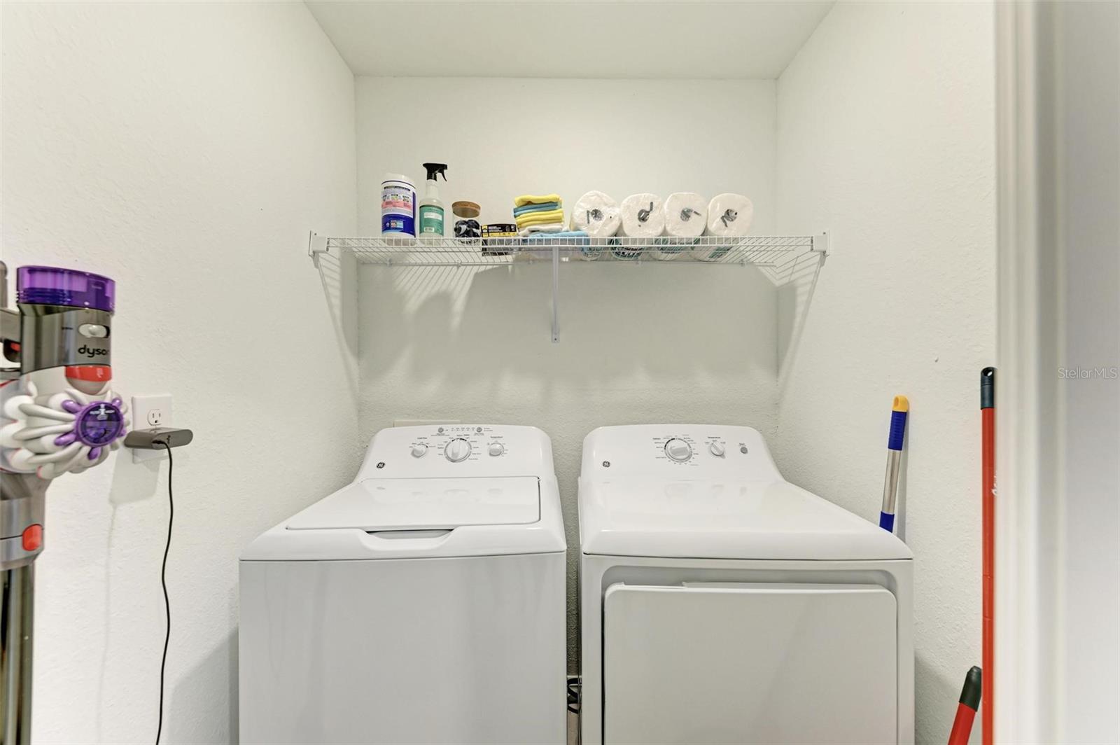 TERRACE 11/WELLEN PK PH II - Residential Lease