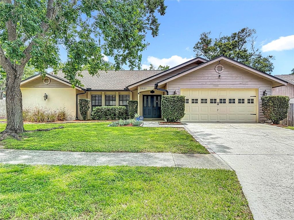 Photo of 2527 Arborwood Drive, Valrico, FL 33596 (MLS # TB8404578)