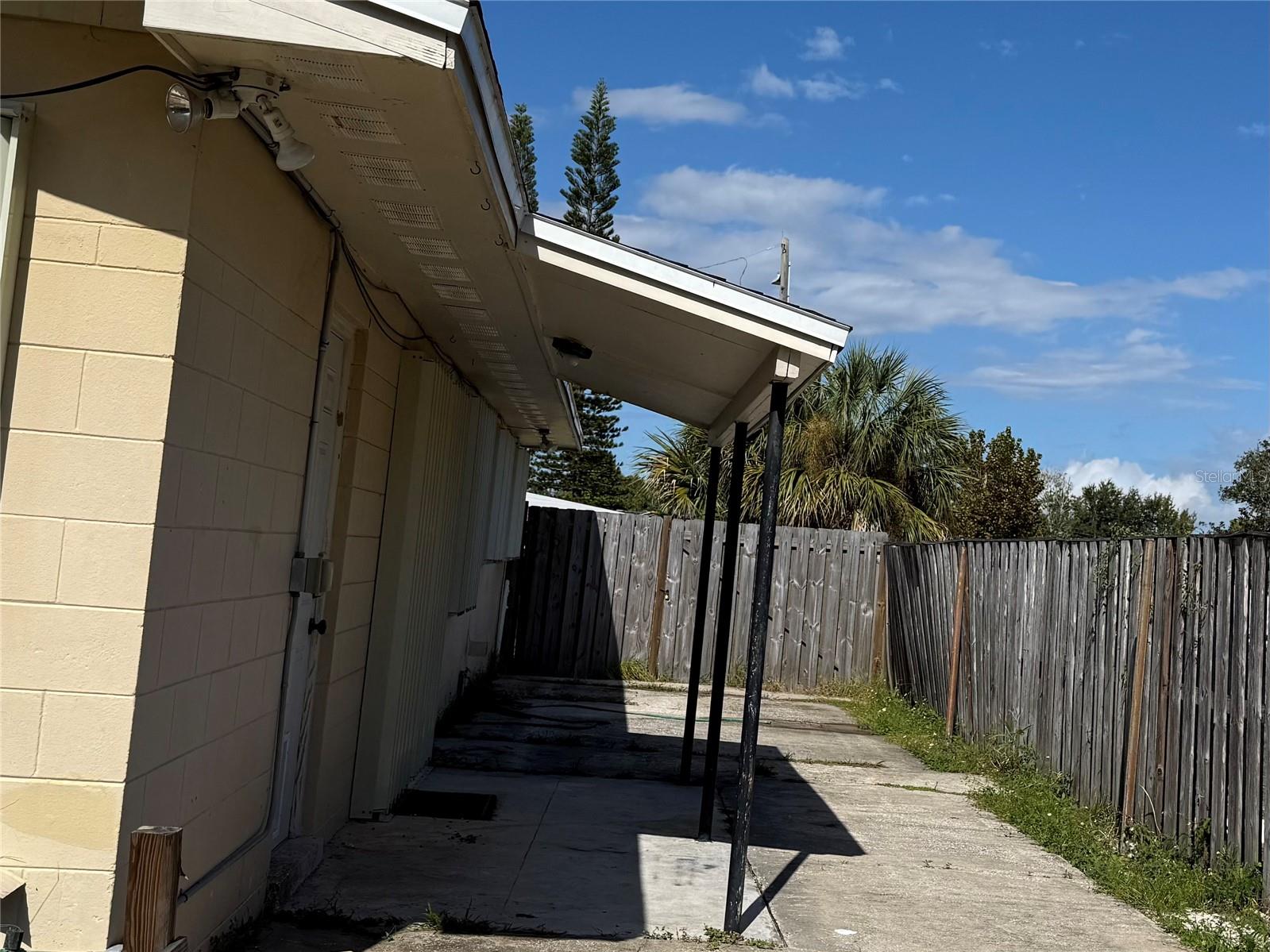 WHISPERING LAKES SEC 02 AMD - Residential Lease