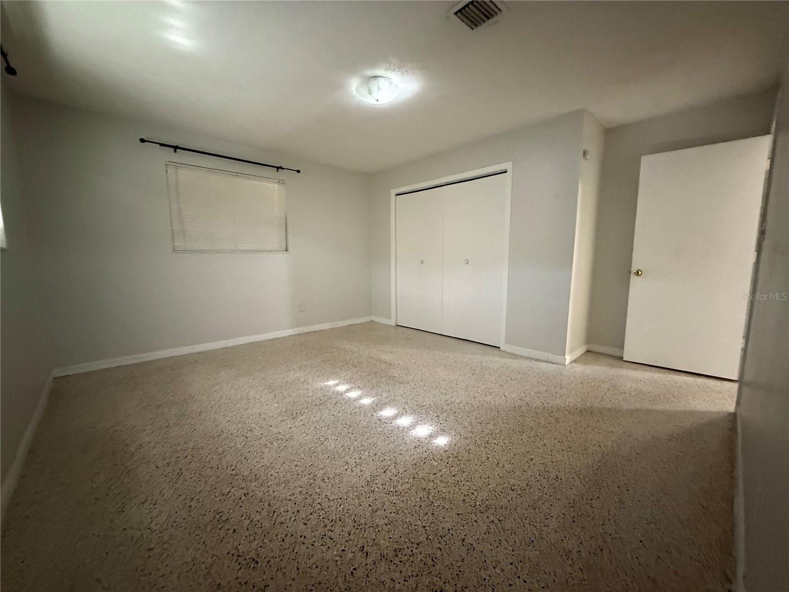 WHISPERING LAKES SEC 02 AMD - Residential Lease