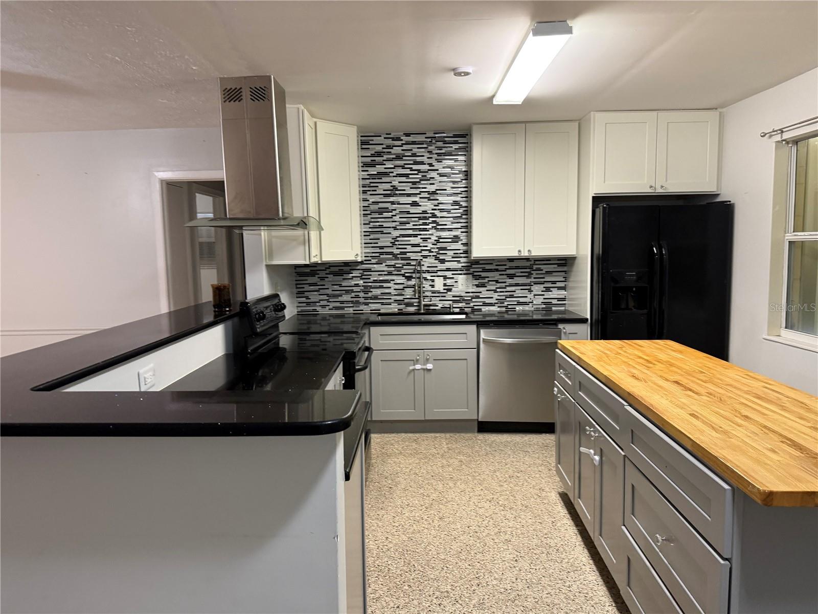 WHISPERING LAKES SEC 02 AMD - Residential Lease