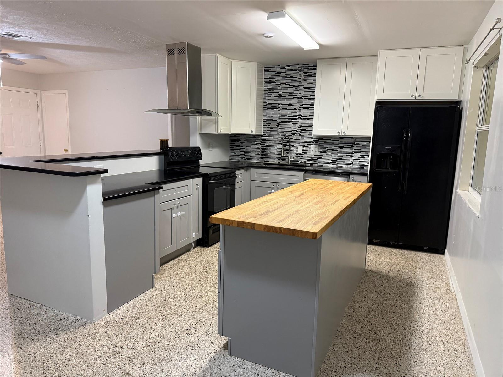 WHISPERING LAKES SEC 02 AMD - Residential Lease