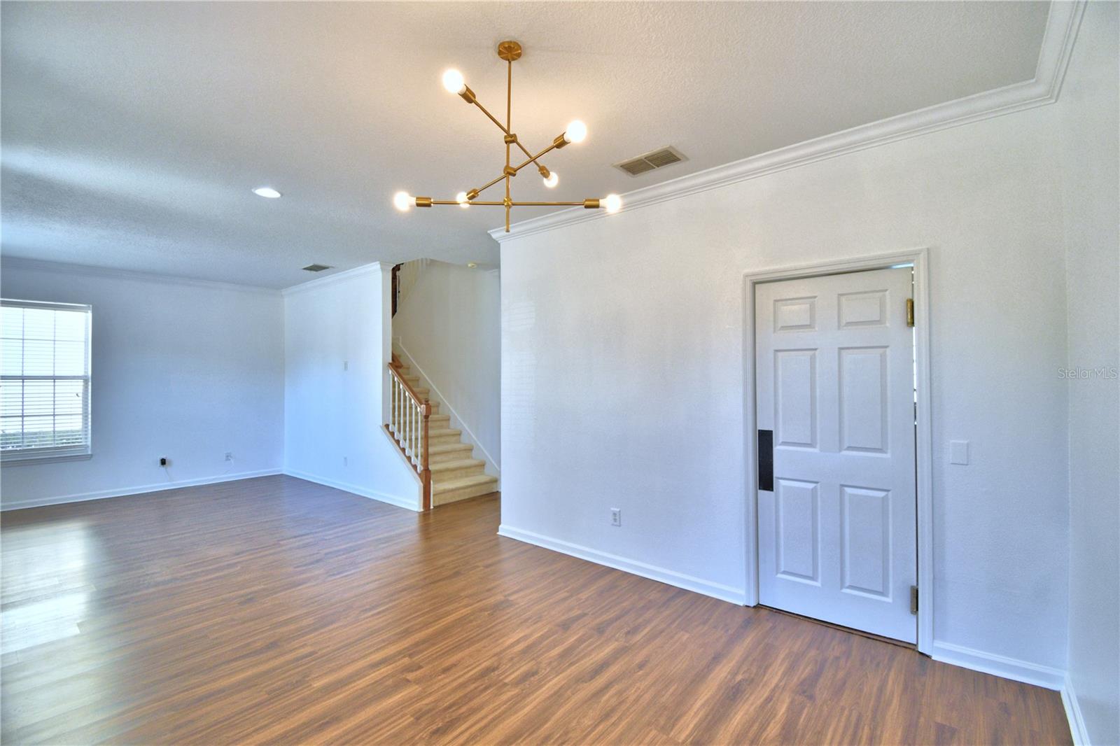 1111 OSCAR SQUARE