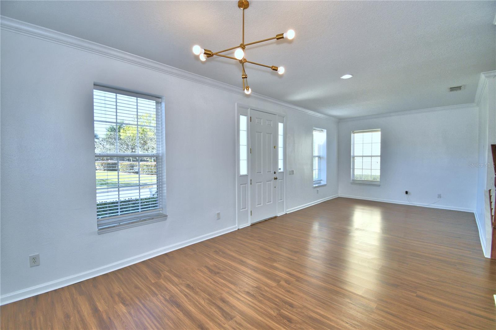 1111 OSCAR SQUARE