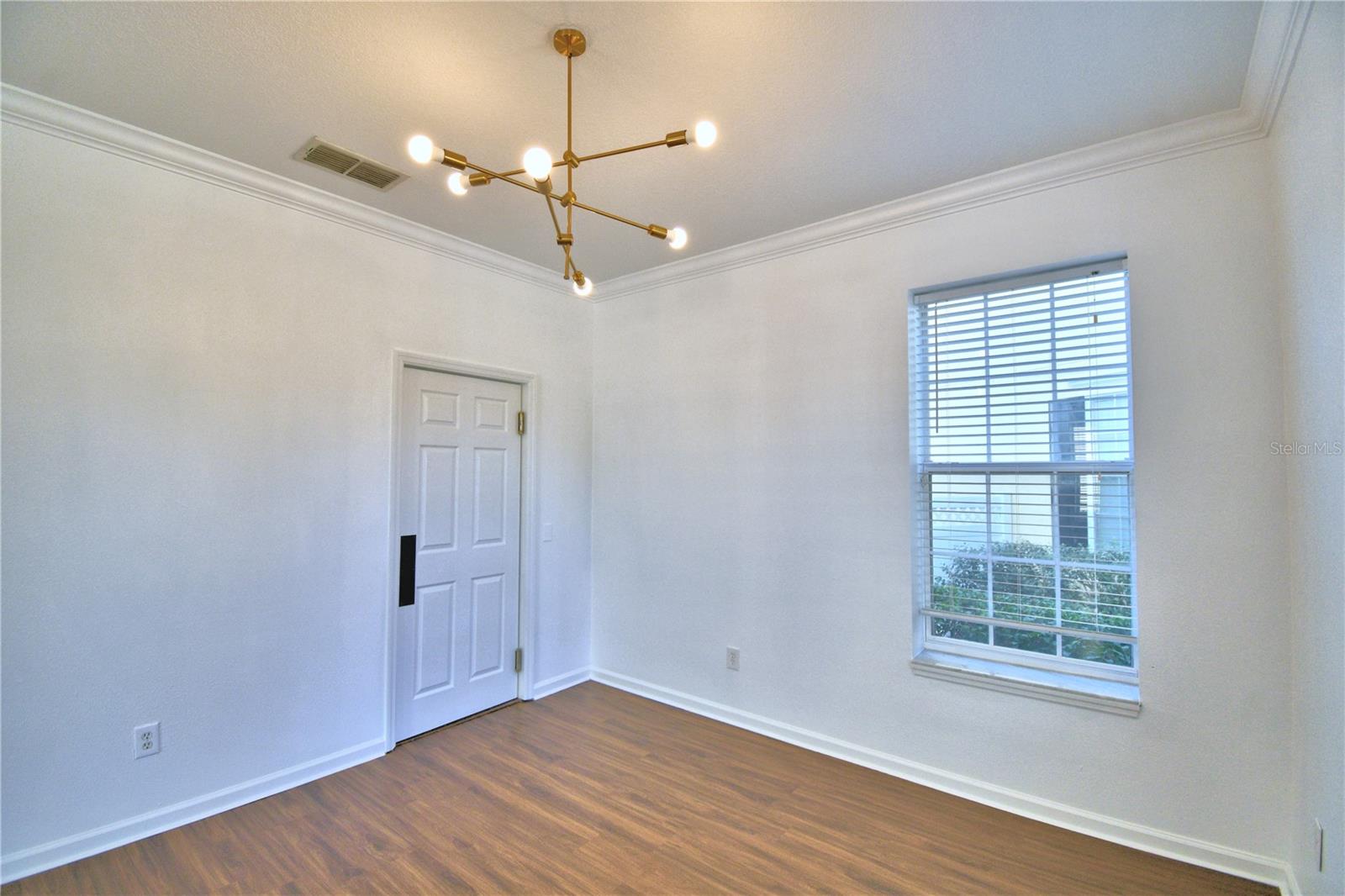 1111 OSCAR SQUARE