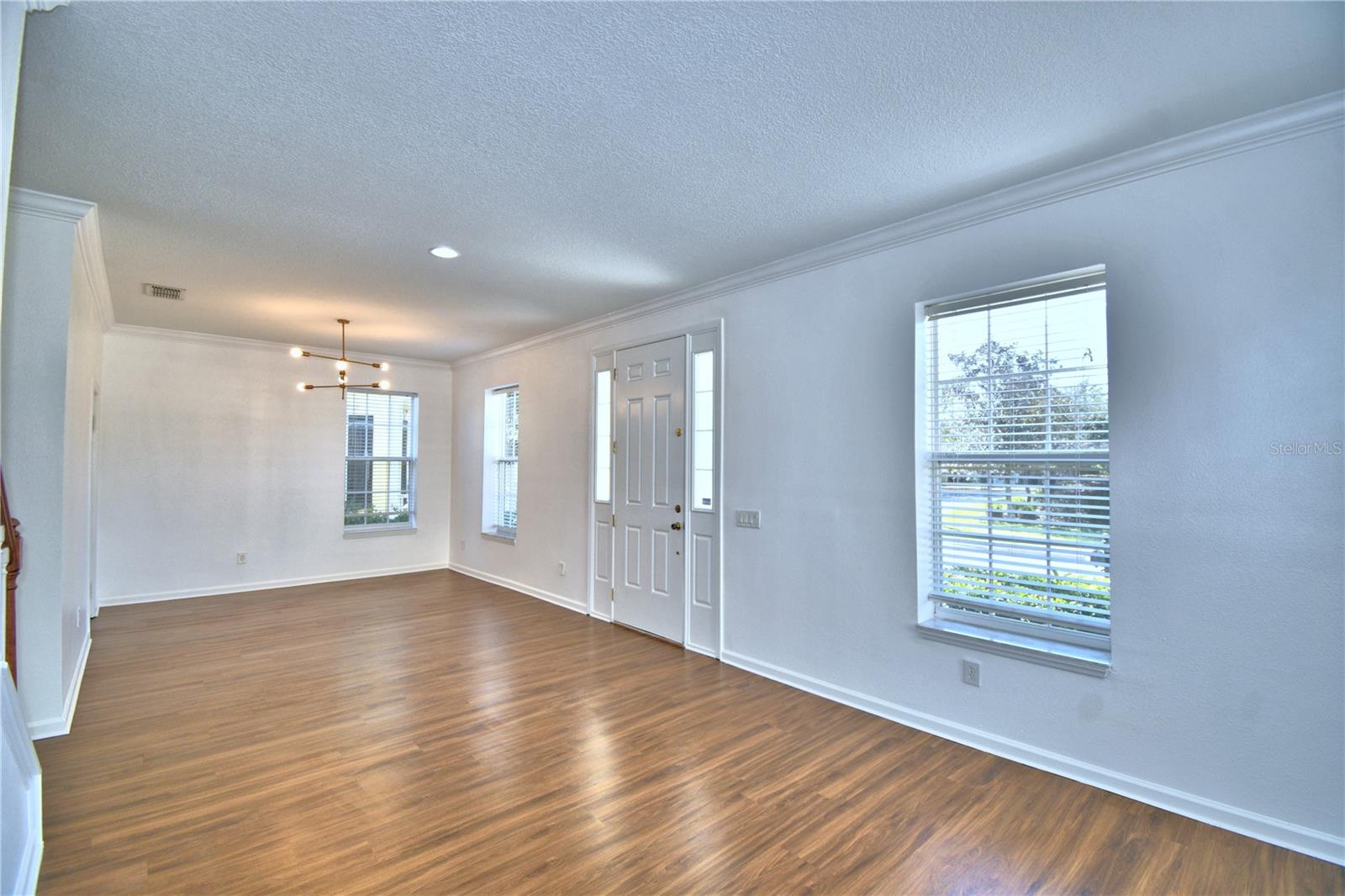 1111 OSCAR SQUARE