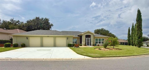 Photo of 5090 Indian Ocean Loop, Tavares, FL 32778 (MLS # G5117270)