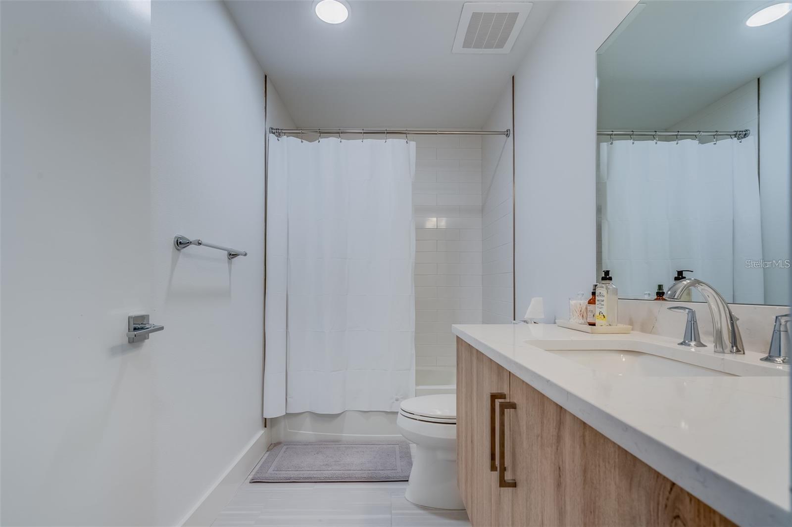 ISLAND ESTATES OF CLEARWATER UNIT 2 LOT 15 & S 1/2 - Residential Lease