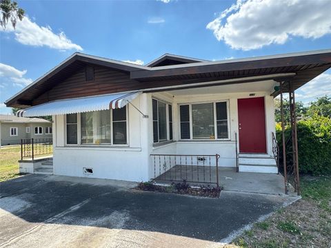 A home in WINTER HAVEN