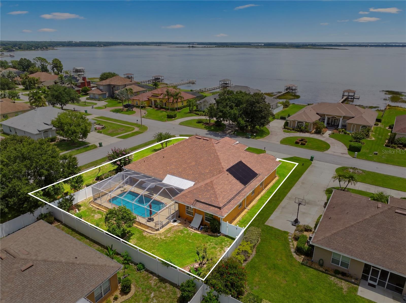 328 HAMILTON SHORES DRIVE NE