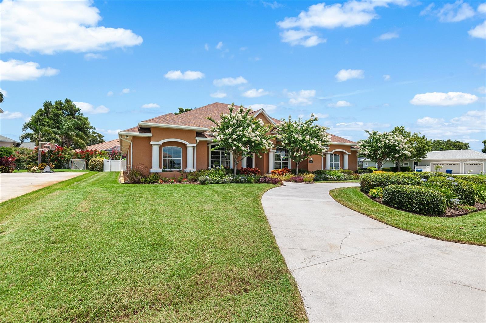 328 HAMILTON SHORES DRIVE NE