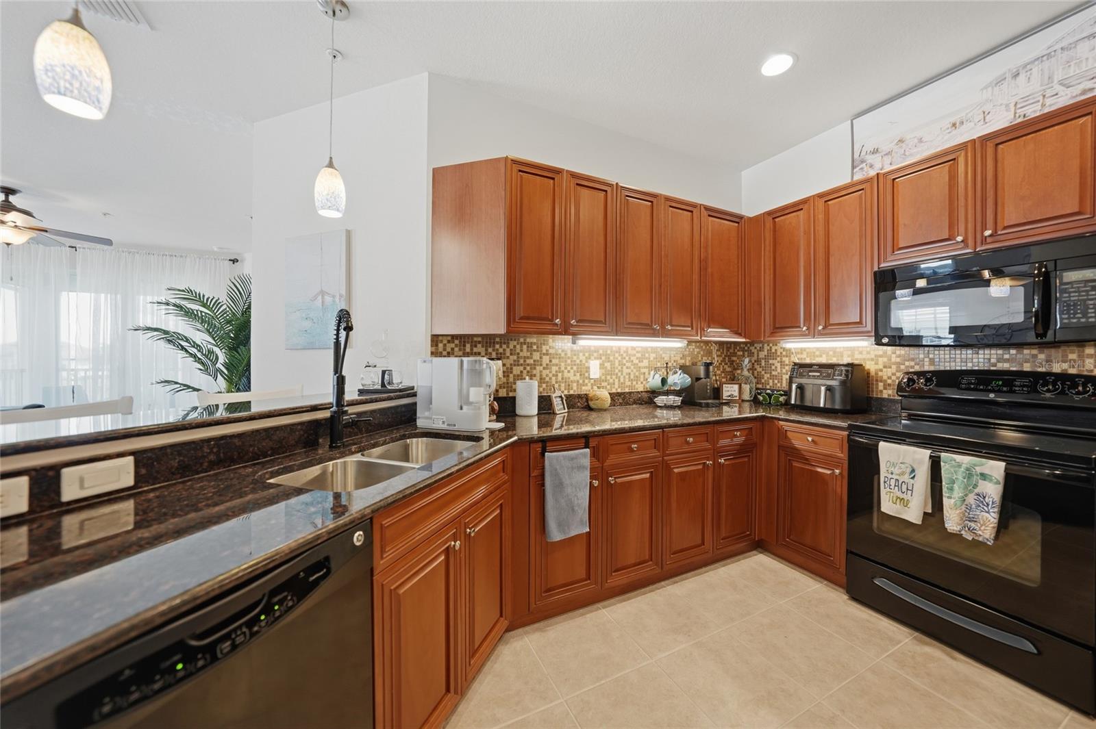 ACAPULCO LAKES - Residential