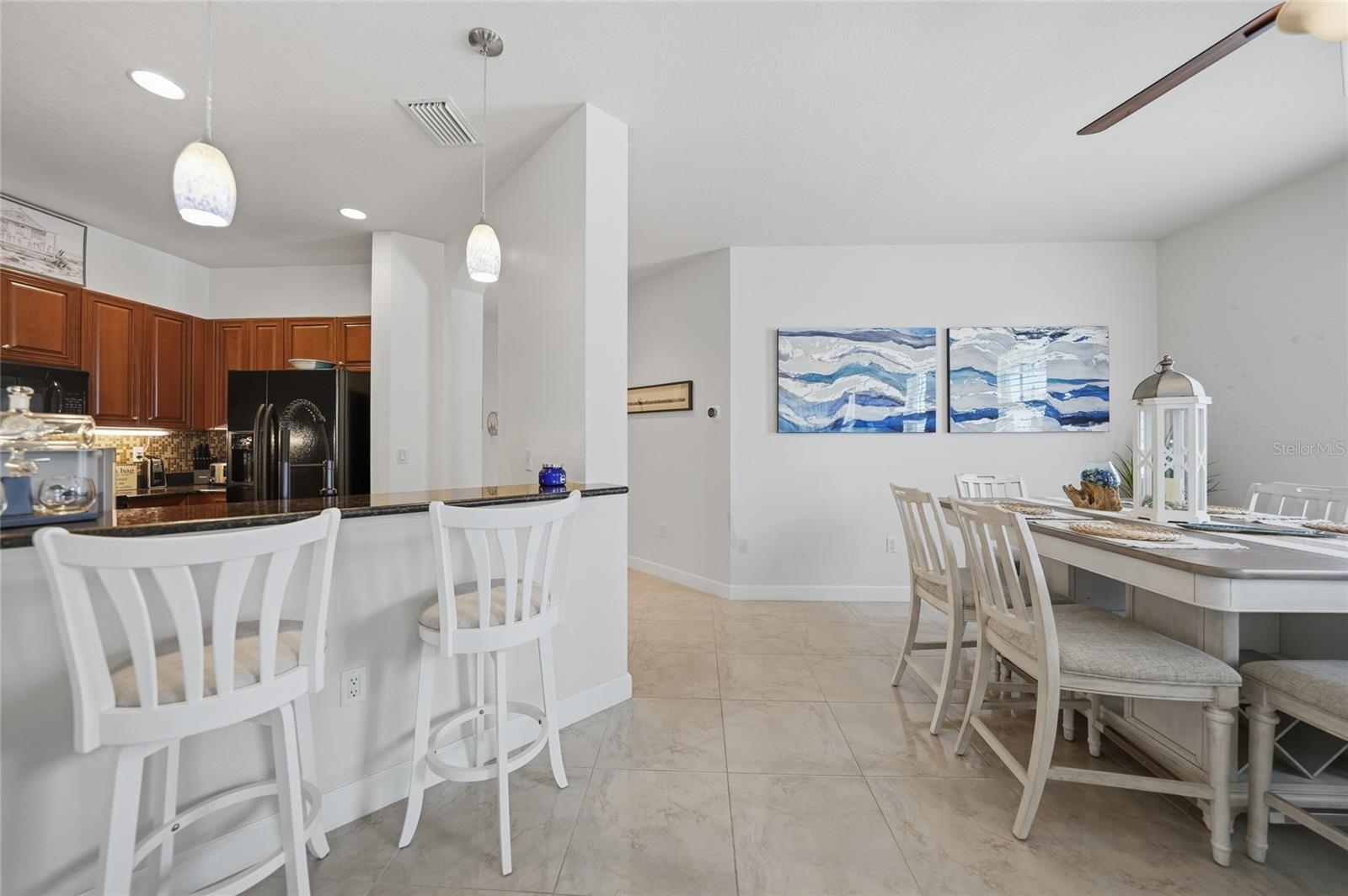 ACAPULCO LAKES - Residential