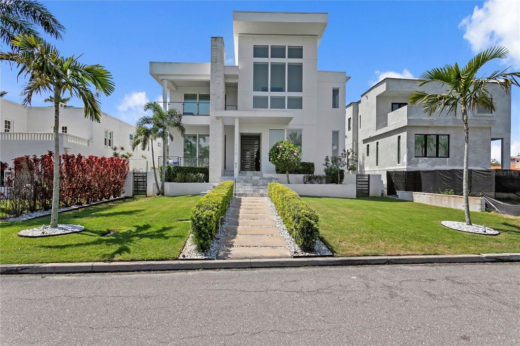 Photo of 110 Palmera Boulevard NE, St Petersburg, FL 33704 (MLS # TB8499982)