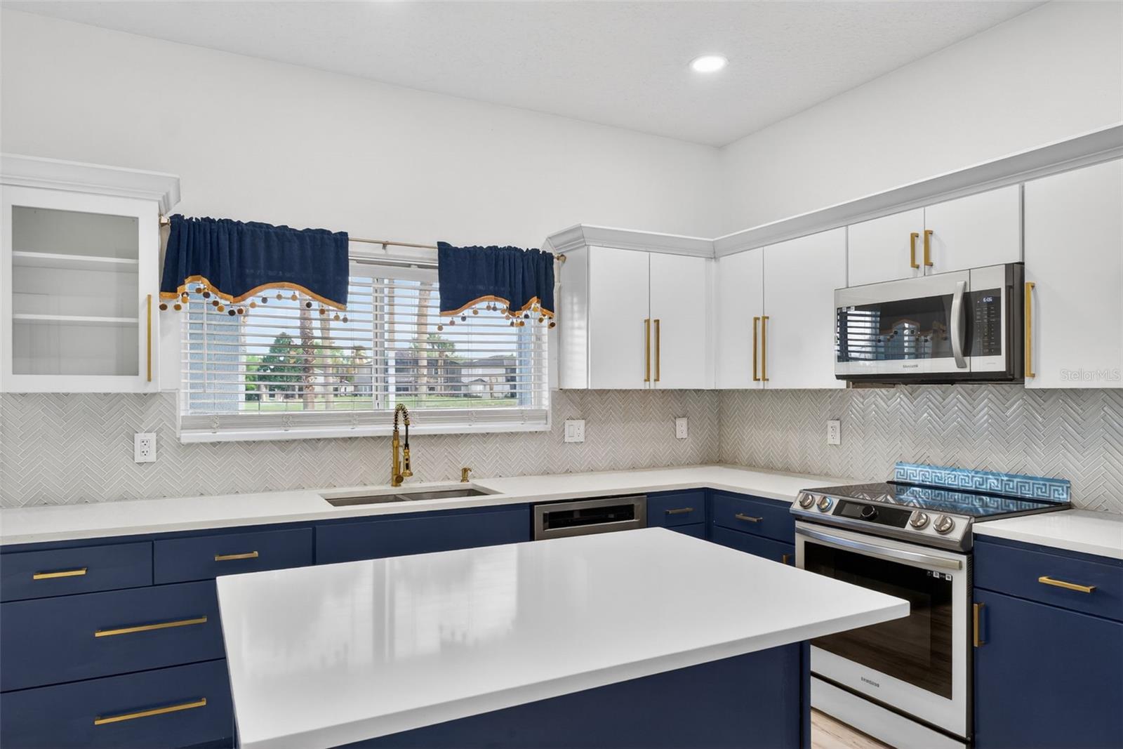 STONEYBROOK WEST - Residential