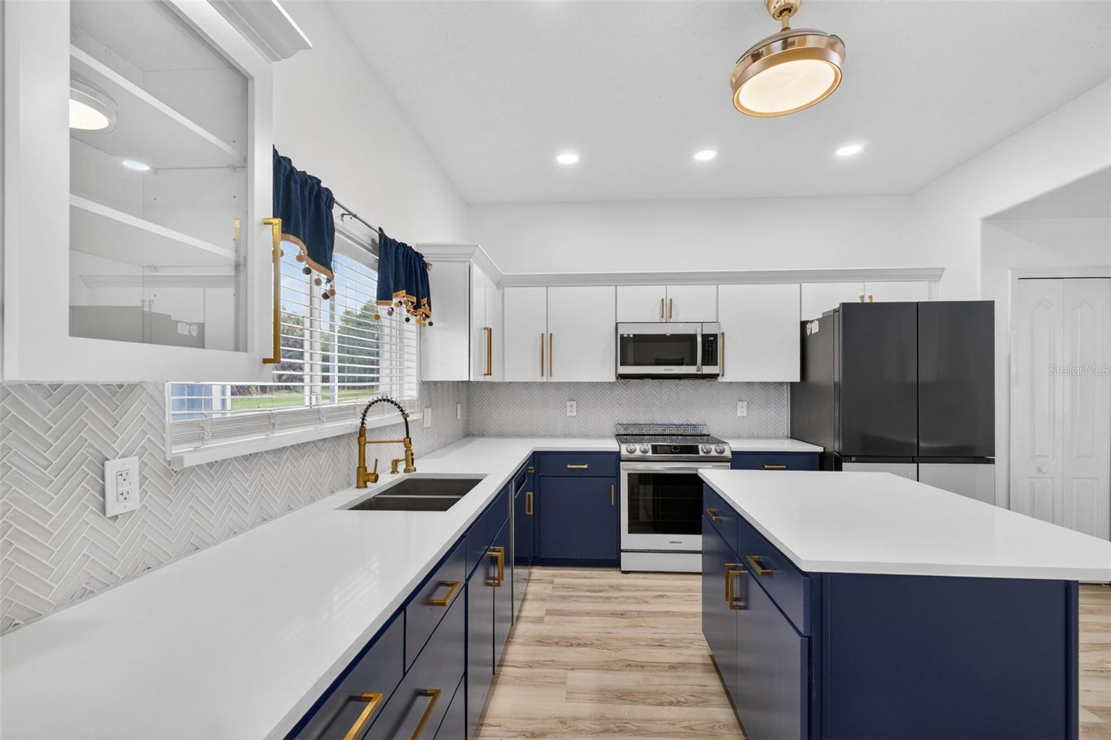 STONEYBROOK WEST - Residential