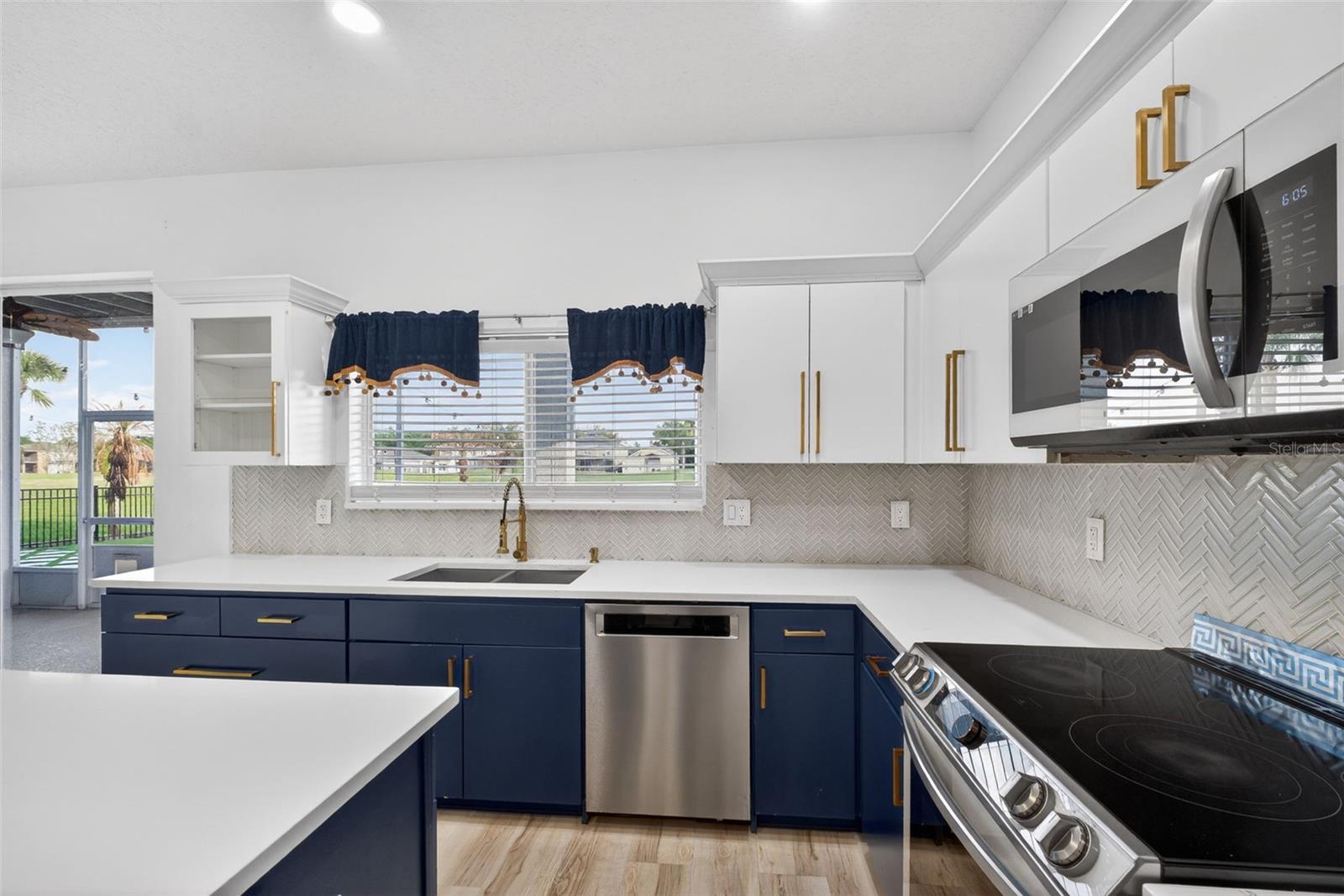 STONEYBROOK WEST - Residential