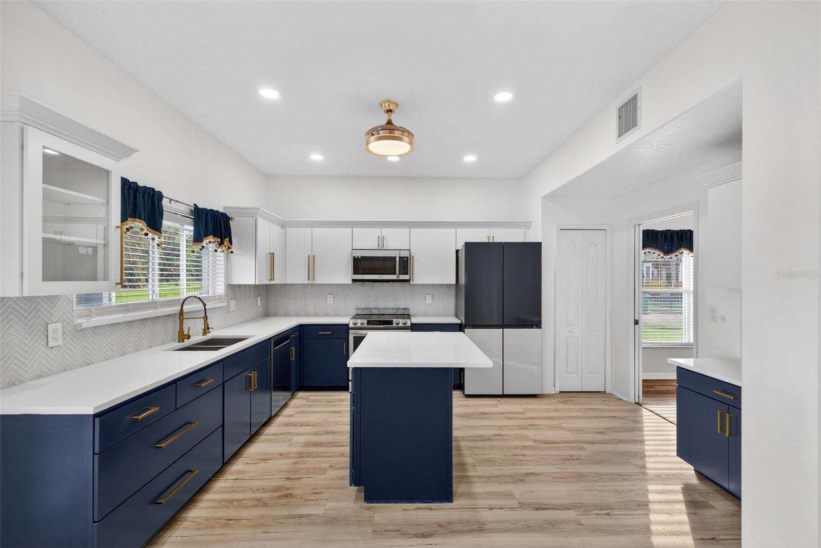 STONEYBROOK WEST - Residential