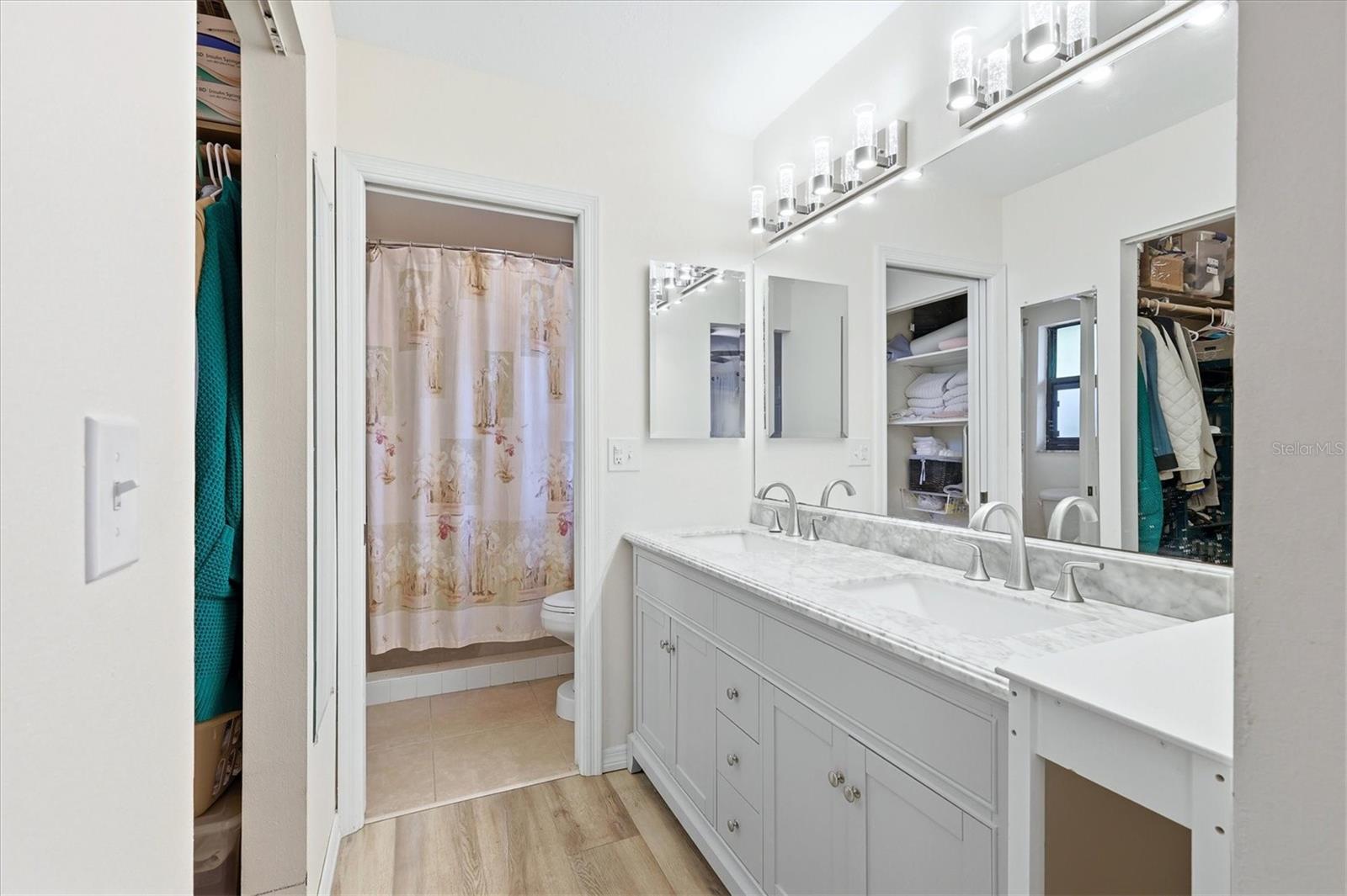 OAK FOREST VILLAS - Residential