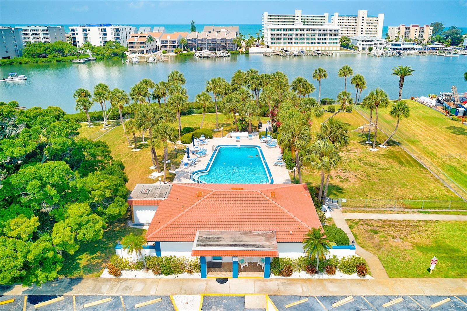 IMPERIAL POINT - Residential