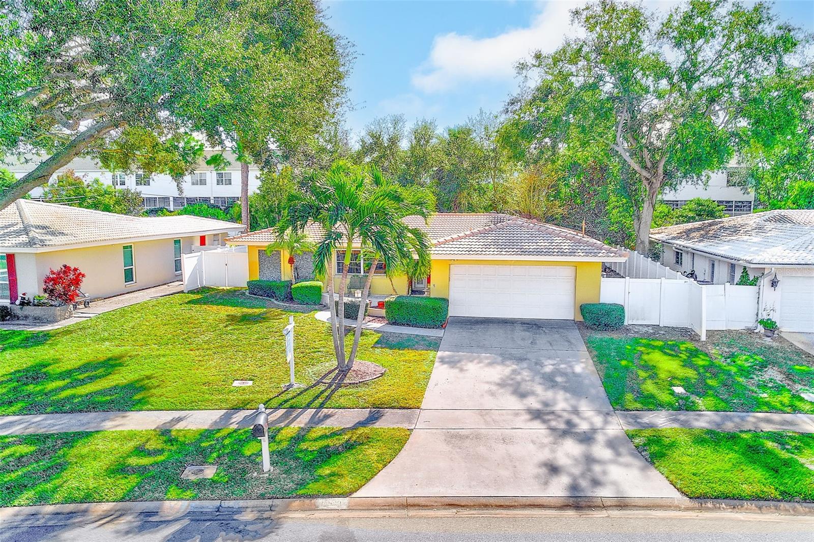 IMPERIAL POINT - Residential