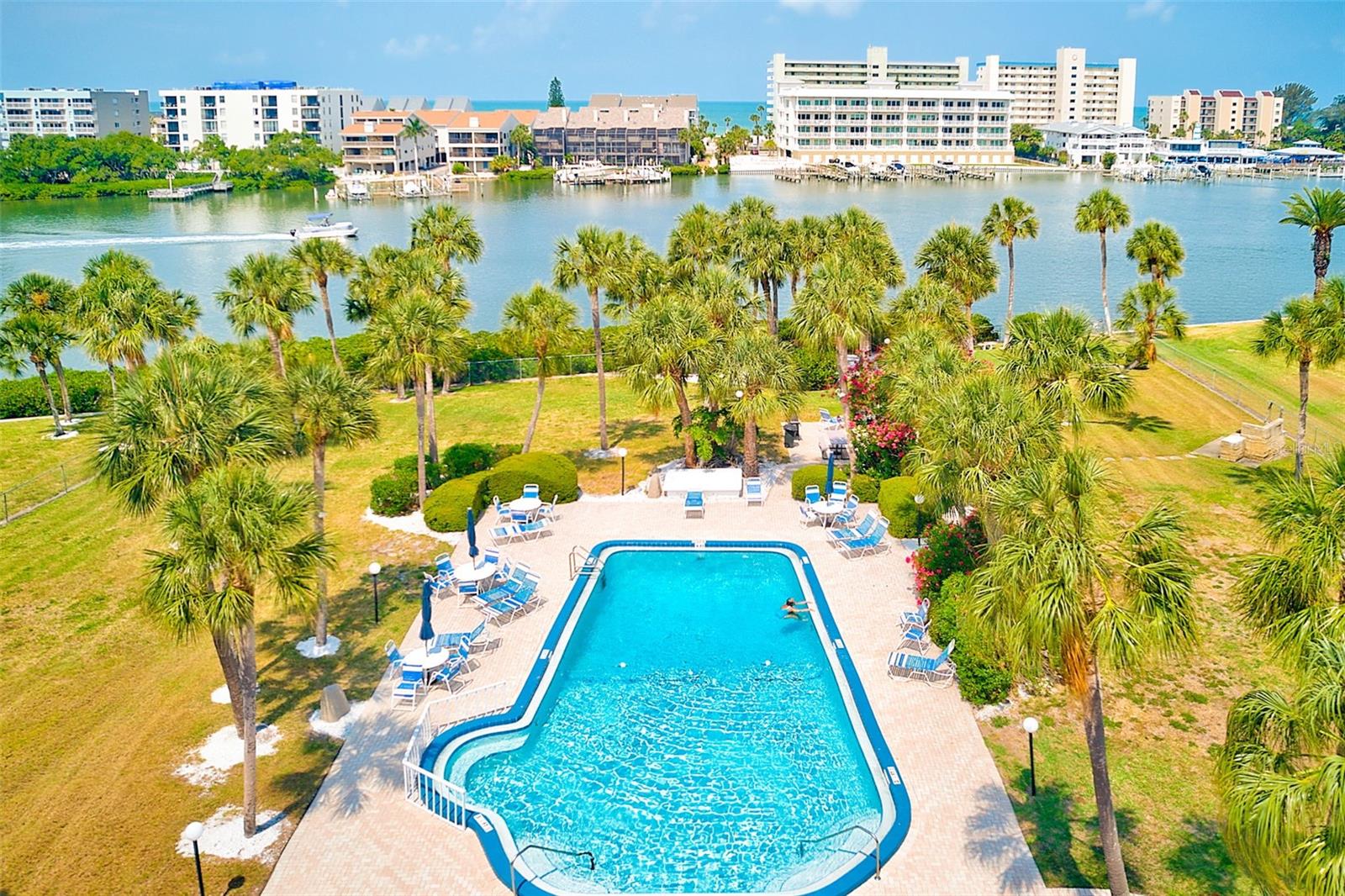 IMPERIAL POINT - Residential