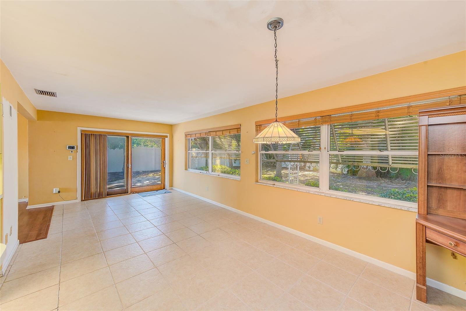 IMPERIAL POINT - Residential