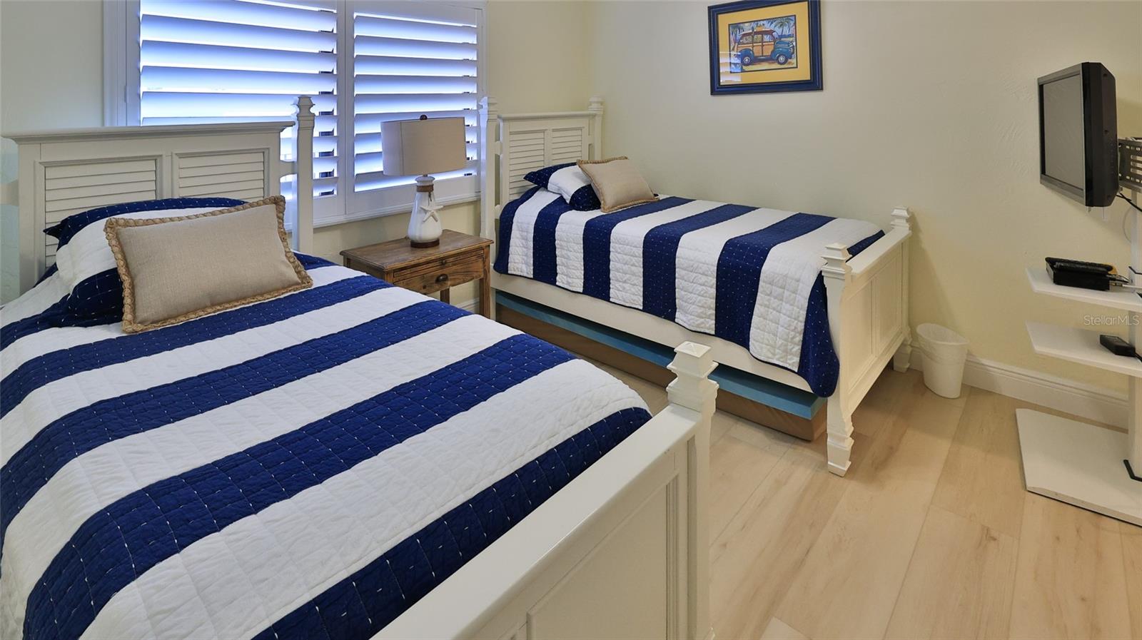 SUNRISE CONDO - Residential