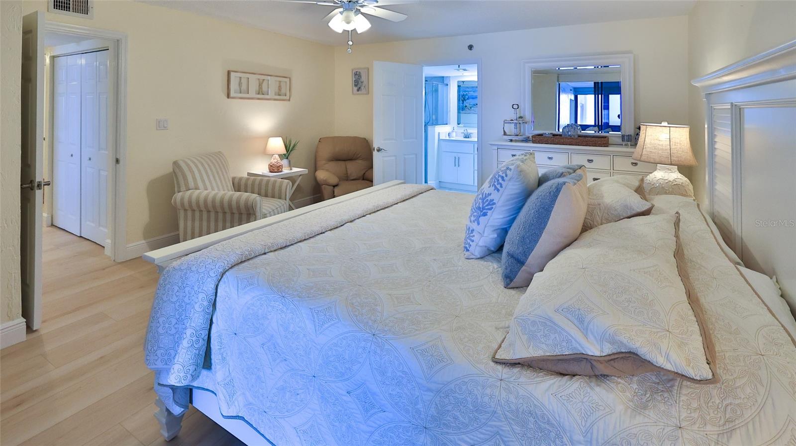 SUNRISE CONDO - Residential