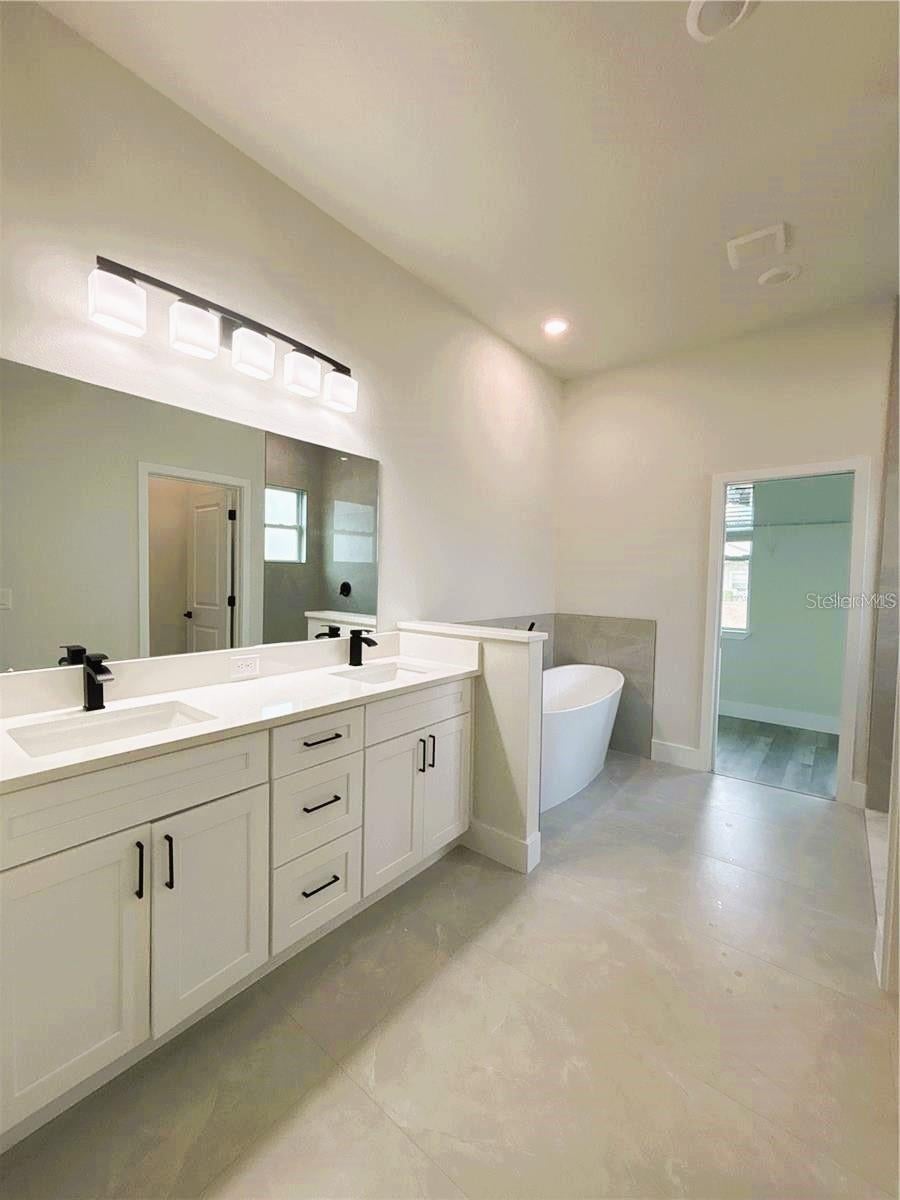 3068 VELVET LANE, NORTH PORT, FL, 34286 4 3068 VELVET LANE