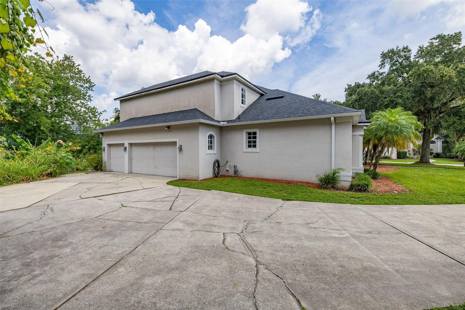 1178 BLACK WALNUT COURT